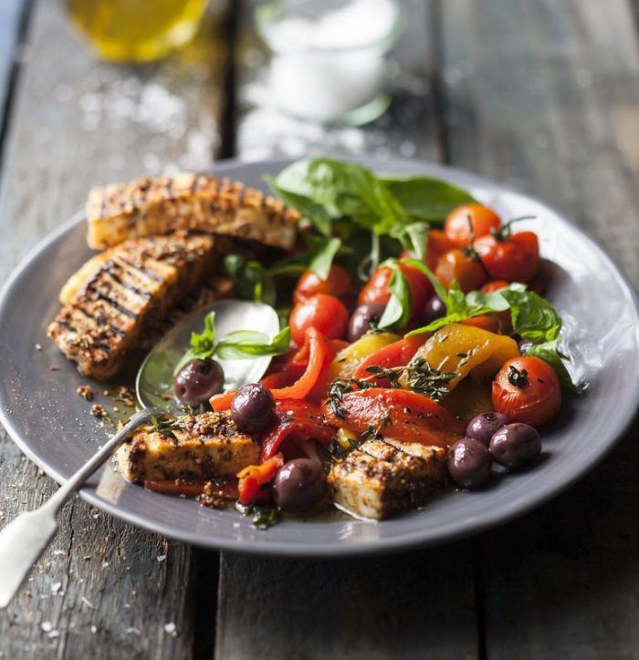 Charred Halloumi And Pepper Salad - Real Meal Revolution